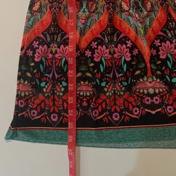 Beautiful EUC Covington Women's V-Neck Short Sleeve Top Size Medium Multicolored - Picture 11 of 12